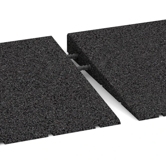 Großaufnahme vom Verbindungssystem von WARCO-Boden 2428 - Tærskelrampe 75 cm im Farbdesign Antracit. Abmessungen 75 x 30 cm | 8 < 40 mm.