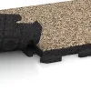 Großaufnahme vom Verbindungssystem von WARCO-Boden 1305 - Gangfliser Classic im Farbdesign Travertin. Abmessungen 500 x 500 x 40 mm.