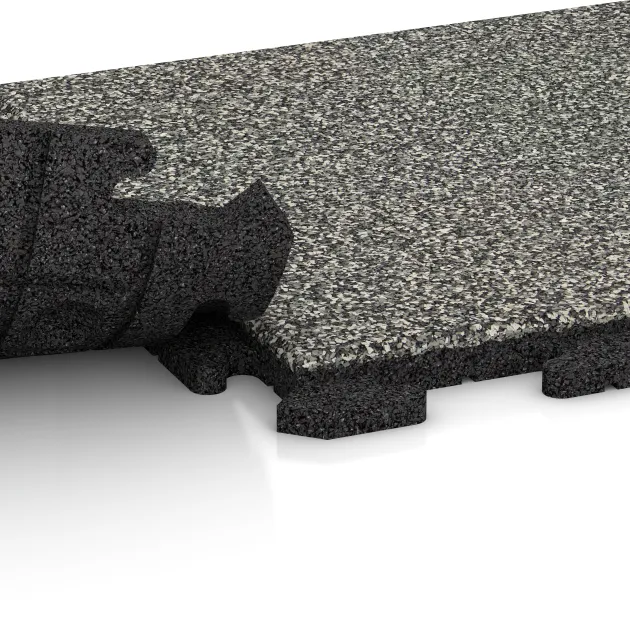 Großaufnahme vom Verbindungssystem von WARCO-Boden 1207 - Poolflise Klassisk im Farbdesign Grå Granit. Abmessungen 500 x 500 x 30 mm.