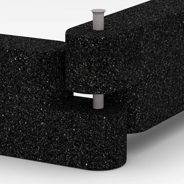 Großaufnahme vom Verbindungssystem von WARCO-Boden 6639 - Gummikantsten im Farbdesign Antracit. Abmessungen 100 x 15 x 30 cm.