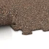 Großaufnahme vom Verbindungssystem von WARCO-Boden 1024 - Fitnessgulv Kompakt im Farbdesign Bast & Bark. Abmessungen 970 x 970 x 8 mm | 0,94 m.
