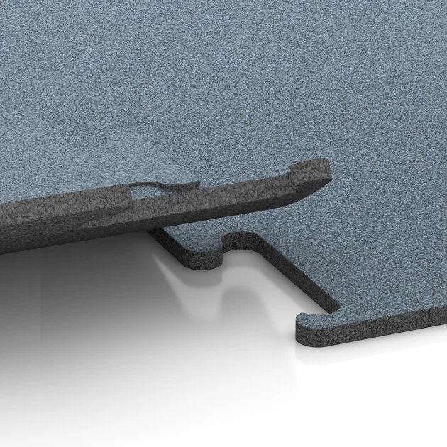 Großaufnahme vom Verbindungssystem von WARCO-Boden 6160 - Fitness Performance Elite Træningsgulv im Farbdesign Ældet sølv. Abmessungen 100 x 100 x 1,5 cm | 1,00 m².