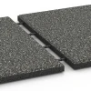 Großaufnahme vom Verbindungssystem von WARCO-Boden 6413 - Faldsikringsflise – 90 cm im Farbdesign Mørkegrå granit. Abmessungen 50 x 50 x 3 cm | 0,25 m².