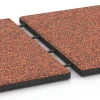 Großaufnahme vom Verbindungssystem von WARCO-Boden 6417 - Faldsikringsflise – 90 cm im Farbdesign Etna. Abmessungen 50 x 50 x 3 cm | 0,25 m².