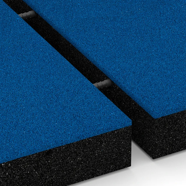 Großaufnahme vom Verbindungssystem von WARCO-Boden 6274 - Faldsikringsflise – 230 cm im Farbdesign Himmelblå. Abmessungen 50 x 50 x 8 cm.