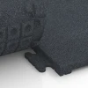 Großaufnahme vom Verbindungssystem von WARCO-Boden 7055 - Gummiflise Linea im Farbdesign Skifergrå. Abmessungen 50 x 50 x 3 cm | 0,25 m².