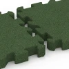 Großaufnahme vom Verbindungssystem von WARCO-Boden 6407 - Faldsikringsflise – 220 cm im Farbdesign Græsgrøn. Abmessungen 50 x 50 x 6 cm | 0,25 m².