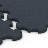 Großaufnahme vom Verbindungssystem von WARCO-Boden 6391 - Stallmatte Puzzle im Farbdesign Antracit. Abmessungen 102,5 x 102,5 x 3 cm | 1,05 m².