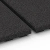 Großaufnahme vom Verbindungssystem von WARCO-Boden 6389 - Staldmåtte Luksus im Farbdesign Antracit. Abmessungen 100 x 50 x 4,5 cm | 0,50 m².