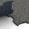 Großaufnahme vom Verbindungssystem von WARCO-Boden 6832 - Fitness Active gulvflise im Farbdesign Mørkegrå granit. Abmessungen 97,1 x 97,1 × 1,8 cm.