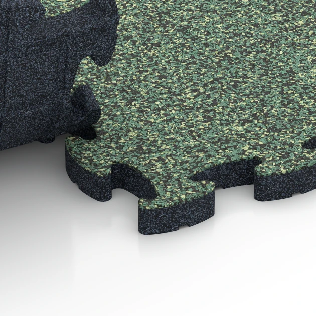 Großaufnahme vom Verbindungssystem von WARCO-Boden 6843 - Fitness Active gulvflise im Farbdesign Engelsk græs. Abmessungen 44,6 x 44,6 × 2,8 cm.
