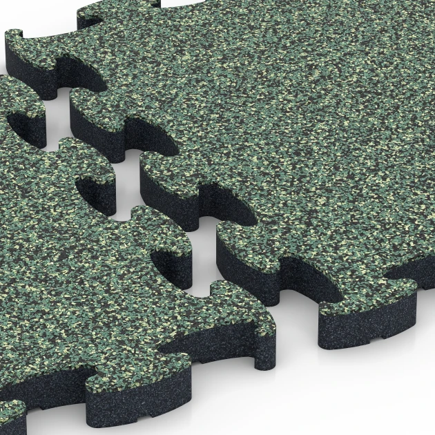 Großaufnahme vom Verbindungssystem von WARCO-Boden 6879 - Fitnessgulv Max System im Farbdesign Engelsk græs. Abmessungen 44,6 x 44,6 × 2,8 cm.