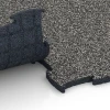 Großaufnahme vom Verbindungssystem von WARCO-Boden 6850 - Fitness Active gulvflise im Farbdesign Mørkegrå granit. Abmessungen 97,1 x 97,1 x 2,8 cm.