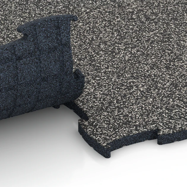 Großaufnahme vom Verbindungssystem von WARCO-Boden 6850 - Fitness Active gulvflise im Farbdesign Mørkegrå granit. Abmessungen 97,1 x 97,1 x 2,8 cm.