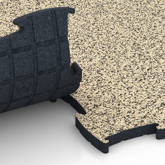 Großaufnahme vom Verbindungssystem von WARCO-Boden 6892 - Fitnessgulv Max System im Farbdesign Travertin. Abmessungen 97,1 x 97,1 x 2,8 cm.