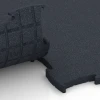 Großaufnahme vom Verbindungssystem von WARCO-Boden 6969 - Fitness Premium studiegulv im Farbdesign Antracit. Abmessungen 99 x 99 x 2,8 cm.