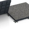 Großaufnahme vom Verbindungssystem von WARCO-Boden 7141 - Udendørs træningsgulv im Farbdesign Mørkegrå granit. Abmessungen 60 x 60 x 4 cm | 0,36 m².