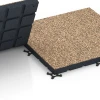 Großaufnahme vom Verbindungssystem von WARCO-Boden 7144 - Udendørs træningsgulv im Farbdesign Terrakotta. Abmessungen 60 x 60 x 4 cm | 0,36 m².