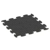 Aufsicht auf die Unterseite, also die Bodenseite von WARCO-Formteil 6808 - Hundesportgulv gummifliser im Format 98 x 98 × 1,8 cm.