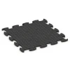 Aufsicht auf die Unterseite, also die Bodenseite von WARCO-Formteil 6890 - Fitnessgulv Max System im Format 98 x 98 x 2,8 cm.